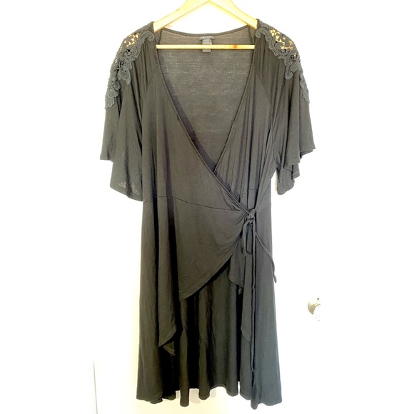 2/$25 Torrid Crochet Trim Wrap Tunic - Picture 3 of 6